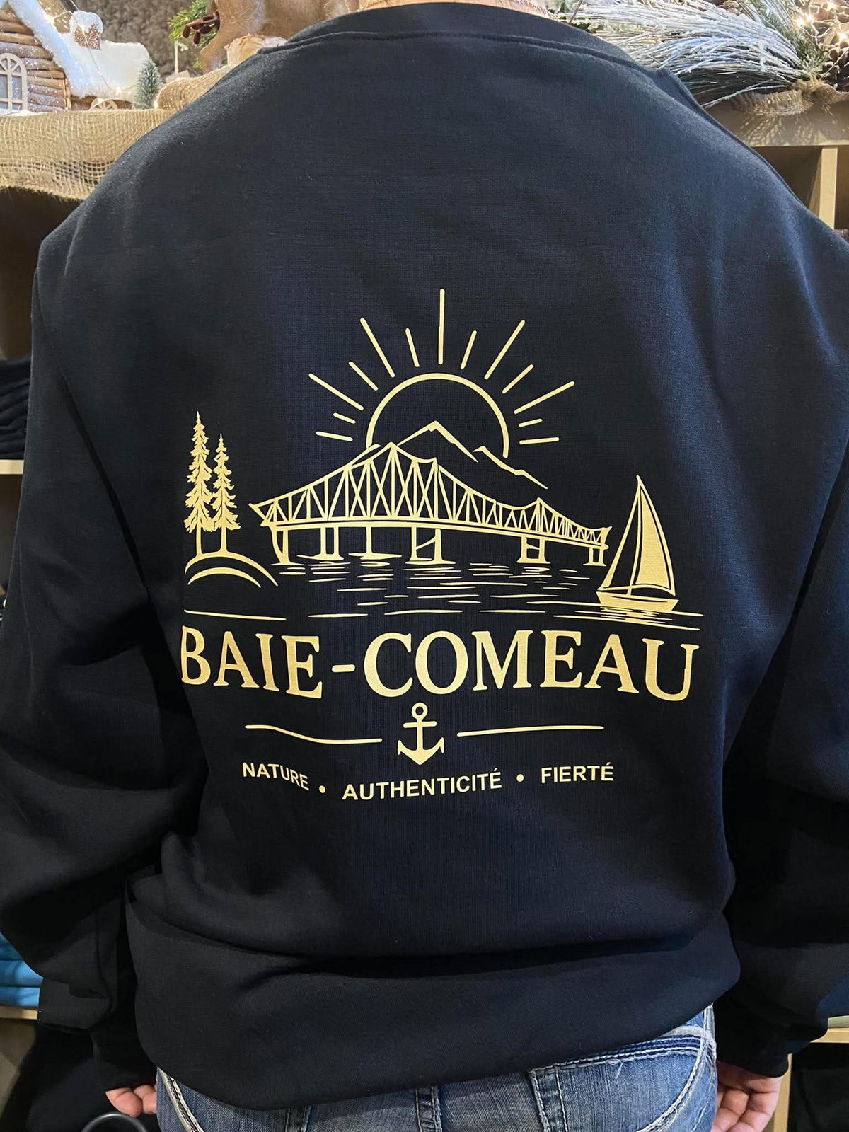 Crewneck Baie-Comeau à manches longues – Noir et doré