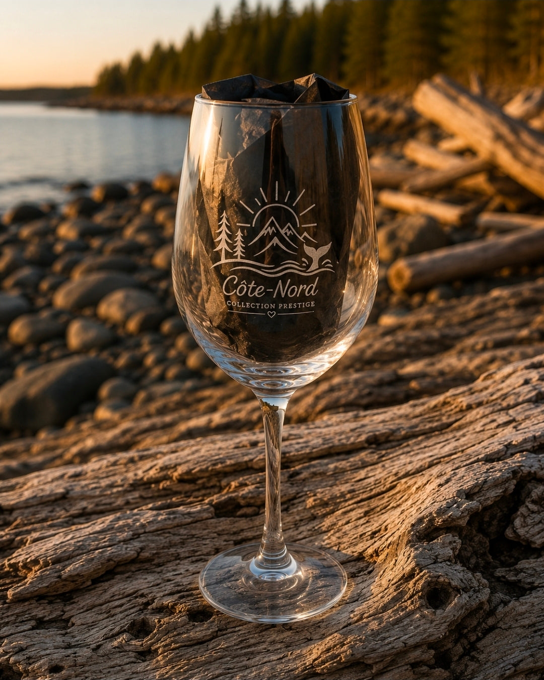 Verre à vin gravé – Collection Prestige Côte-Nord. Gravure, dans la Manicouagan !