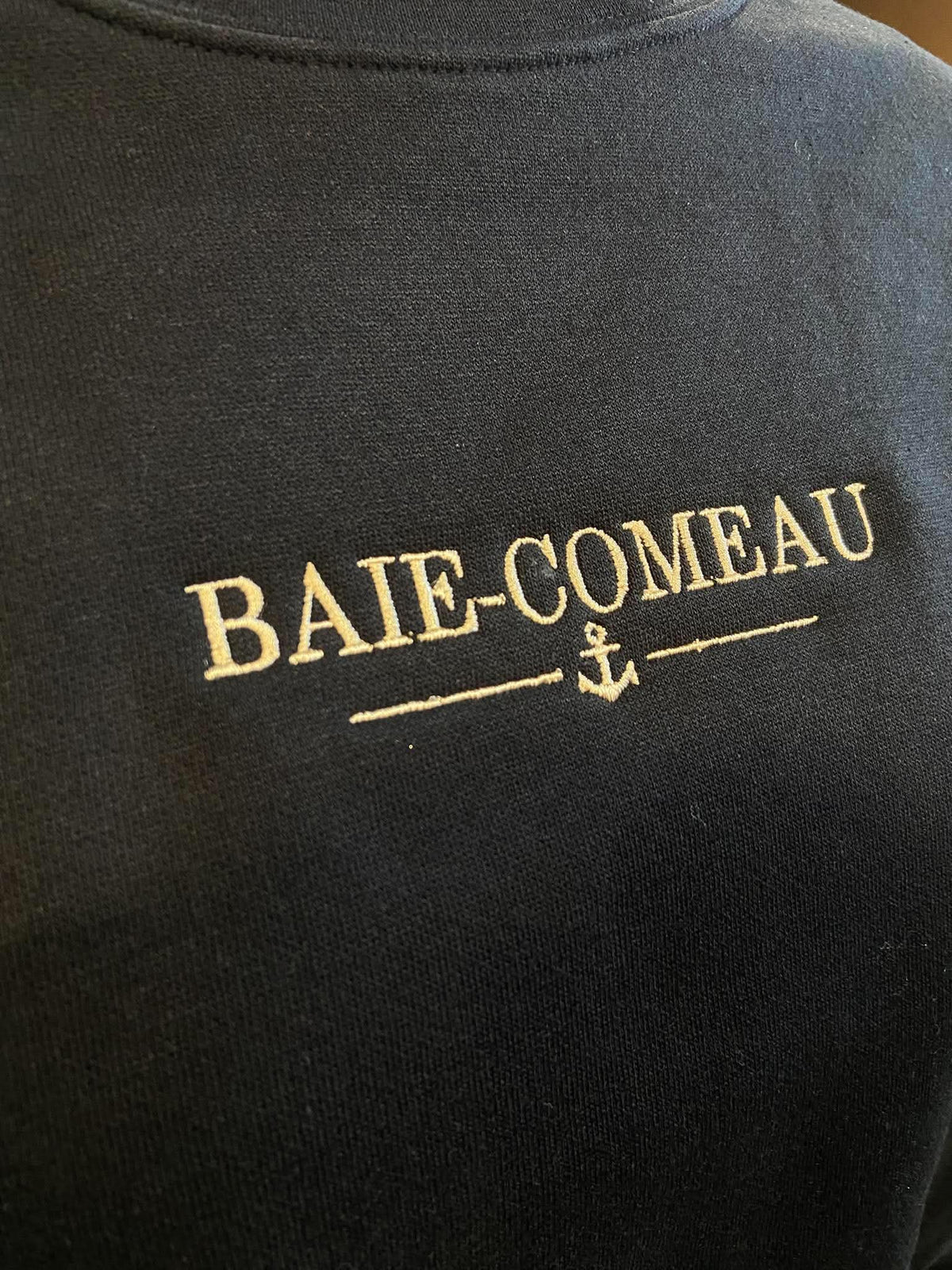 Crewneck Baie-Comeau à manches longues – Noir et doré